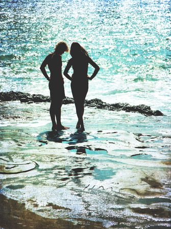 Silhouette Couple on the Ocean Sea Beach の写真素材
