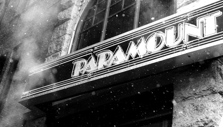 Smoky Paramount Theater Movie Marquee Neon Signのeditorial素材