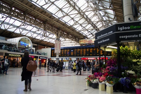 London (UK) 23rd September 2011.- Victoria Stationのeditorial素材