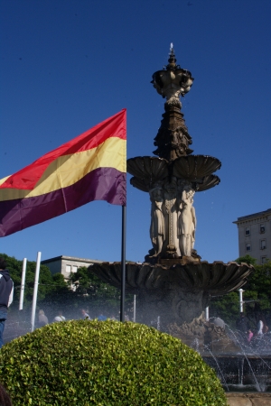 Seville, Spain, 14 November 2012.- Republican flag at the demonstration of the general strike 21のeditorial素材
