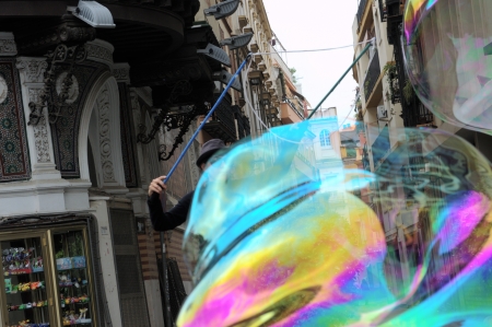 Seville (Spain) 26th May 2013: Street photography: The bubble makerのeditorial素材
