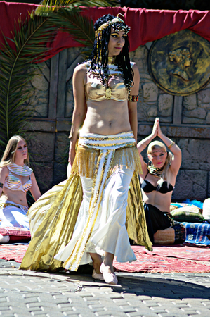 Sevilla (Spain) 6th September 2014 - Roman market 23 - Dancersのeditorial素材