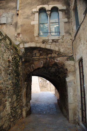 Arch in old Girona (Spain)のeditorial素材