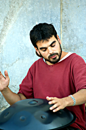 Girona (Spain) - 19-10-2014 Urban life - Street musician 22