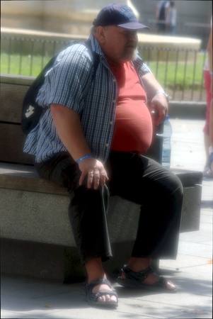 Sevilla, 14-June-2017- Dreamy Urban life - People sitting in the street. AQ frat manのeditorial素材