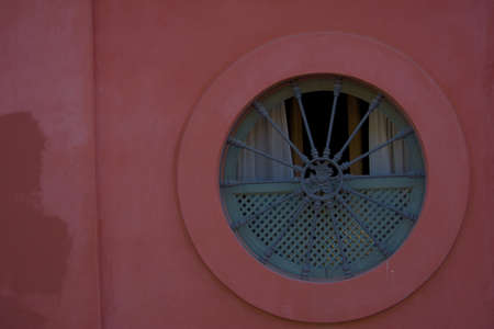 I made some sort of self assighnment consisting in shooting street round (urban) patterns. In...
