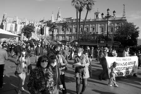 The tendency in the regional right wing government is to privatize the Spanish National Heath Service. This is a demonstration protesting against that trendのeditorial素材