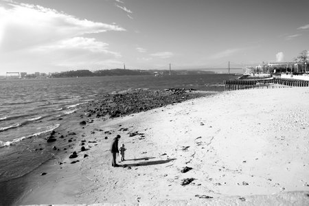 In Lisbon there are beaches that consist of rocky bays, long sandy beaches and even some forests. This coastline is very diverse and extends over a long area, from Leiria in the north to Setの写真素材