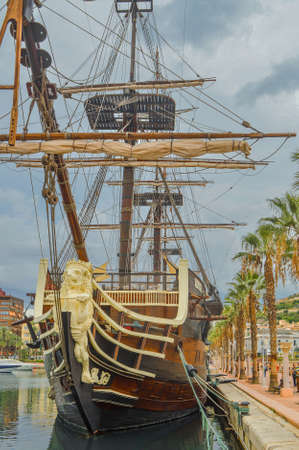 Alicante, Spain - October, 29, 2015: Bow of traditional Spanish "Santisima Trinidad" galleon. Historical armada ship of 16-18th centuries in Alicante port.のeditorial素材