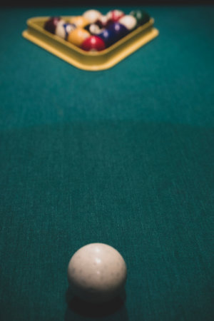 Close up on white petal daisy with black background, and yellow center.の写真素材