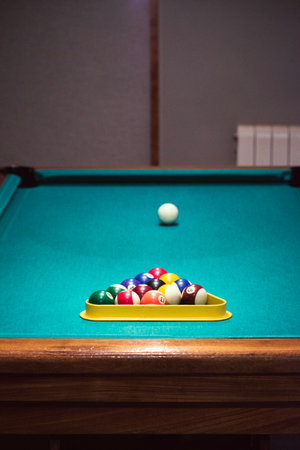 Close up on white petal daisy with black background, and yellow center.の写真素材