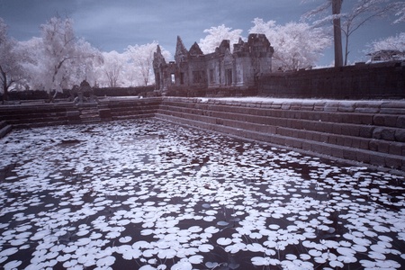 thai temple in infrared の写真素材