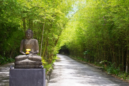 The streets are filled with bamboo sides and sculptureの写真素材