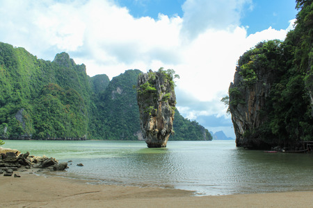 James Bond Island is a limestone located in Ao Phang Nga national park, Thailandのeditorial素材