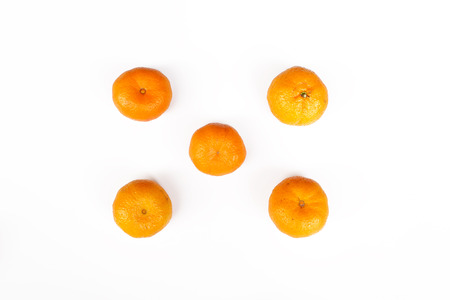 fresh orange with green leag isolate on white backgroundの写真素材