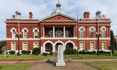 LaFayette, Alabama, USA-Oct. 4, 2020:  Historic Chambers County courthouse in downtown LaFayette.のeditorial素材