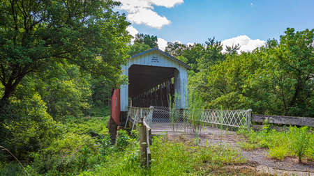 Marietta, Ohio, USA-August 2, 2021: Hills Covered Bridge built in 1878 over the Little Muskingum River in southern Ohio.. Also known as Hildreth Covered Bridge or Lafaber's Mill Bridge.のeditorial素材