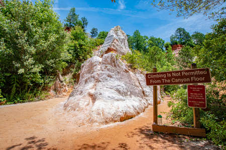 Lumpkin, Georgia, USA- June 6, 2021: View of one of the sand formations with no climbing sign within Providence Canyon State Park in southwest Georgia.のeditorial素材