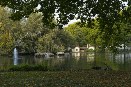 Green Park London Great Britain, October 12 2017, Nice autumn day in England, Calm, peaceful outdoors with water and lakeのeditorial素材