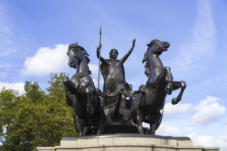 London Great Britain, October 12 2017, Statue Boadicea and Her Daughters, Nice autumn day with blue skyのeditorial素材