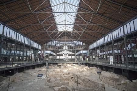 BARCELONA,SPAIN-NOVEMBER 5,2013: Interior, iron ceiling and archaeological site of El Born Cultural and Memorial Center, cultural space, housed in a building that was formerly El Born market. Barcelona.のeditorial素材
