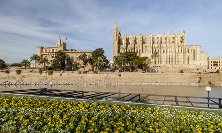 PALMA DE MALLORCA,SPAIN-JANUARY 13,2016: Iconic monuments of Palma, Cathedral or La Seu and the Royal Palace of La Almudaina, Balearic Islands, Spain.のeditorial素材