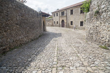 SANTILLANA DEL MAR, SPAIN-SEPTEMBER 24,2015: Village street, cobblestone pavemenet, typical houses in touristic village of Santillana del Mar, province Santander, Cantabria, Spain.のeditorial素材