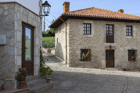 SANTILLANA DEL MAR, SPAIN.SEPTEMBER 24,2015:Street view in historic center in touristic village of Santillana del Mar, province Santander, Cantabria, Spain.のeditorial素材