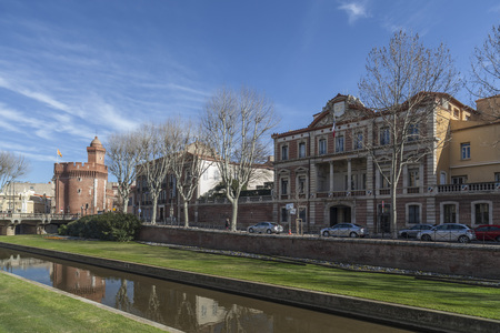 PERPIGNAN,FRANCE-FEBRUARY 3,2014: City view, Castle, Castellet monument and canal, Perpignan.のeditorial素材
