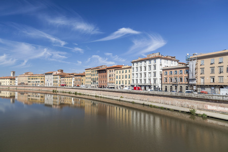PISA,ITALY-SEPTEMBER 20,2013: Italian houses over Arno river, Pisa, Tuscany.のeditorial素材