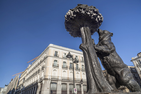 MADRID,SPAIN-JULY 21,2015: Puerta del Sol, square, plaza, and statue of the bear and the strawberry tree, Madrid.のeditorial素材