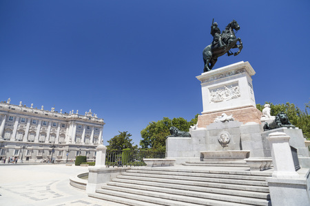 MADRID,SPAIN-JULY 21,2015: Square, plaza de Oriente, equestrian statue of Philip IV and Royal palace, Madrid.のeditorial素材