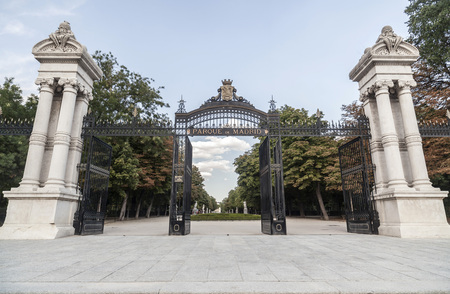 MADRID,SPAIN-JULY 23,2015: Public park, Parque del Buen Retiro, gate entrance,Madrid.のeditorial素材