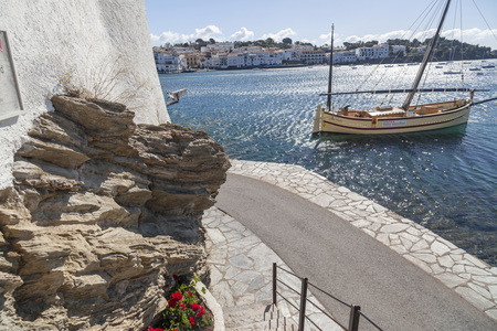 CADAQUES,SPAIN-MAY 21,2015: Street view, maritime promenade, sea and boat, mediterranean village, Cadaques,Costa Brava,province Girona, Catalonia.のeditorial素材