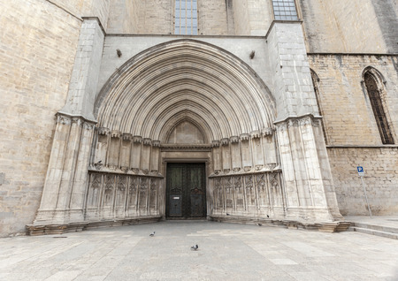 GIRONA,SPAIN-JUNE 2,2014: Cathedral view, Catedral de Santa Maria, Apostles gate, Porta dels apostols, Girona,Catalonia.のeditorial素材