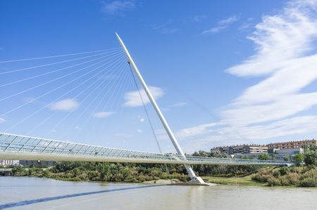 ZARAGOZA,SPAIN-MAY 29,2014:Bridge over Ebro river, Pasarela del voluntariado or Manterola, Zaragoza.のeditorial素材