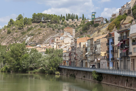 SURIA,SPAIN-AUGUST 30,2013: Village view and river, Suria, province Barcelona,Catalonia.のeditorial素材