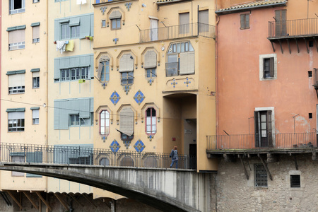 GIRONA,SPAIN-NOVEMBER 14,2011:Bridge and colored houses, Pont Gomez or Pont Princesa,Girona, Catalonia.のeditorial素材
