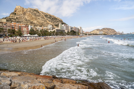 ALICANTE,SPAIN-SEPTEMBER 23,2017:Mediterranean beach, playa EL Postiguet.Alicante,Spain.のeditorial素材