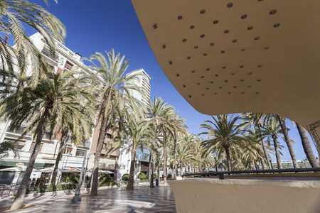 ALICANTE, SPAIN- JANUARY 18, 2018: Popular street maritime promenade close to port,Alicante, Spain.のeditorial素材