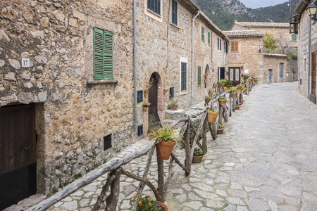 VALLDEMOSSA,SPAIN-MARCH 6,2018: Ancient street view, village of Valldemossa, Majorca Island, Spain.のeditorial素材