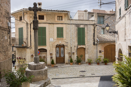 VALLDEMOSSA,SPAIN-MARCH 6,2018: Ancient street view, village of Valldemossa, Majorca Island, Spain.のeditorial素材