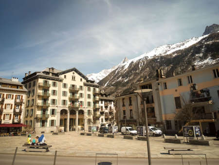 Main square im Chamonix, France, Haute-Savoieのeditorial素材