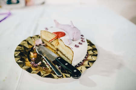 Cold desserts and wedding cakes