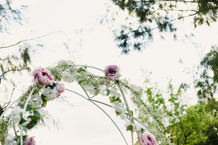 Floral decorations in the spaces of a wedding restaurant.の写真素材