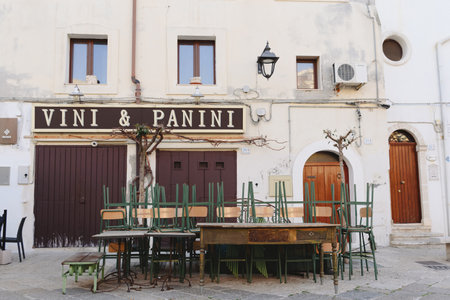 Narrow streets of the beautiful city of Bari, ideal for strolling when we tour in Italy.のeditorial素材