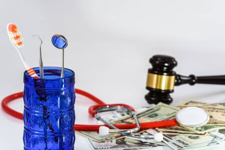 Dentists who commit bad practice can be denounced to a judge and be sued to pay indenizations.の写真素材