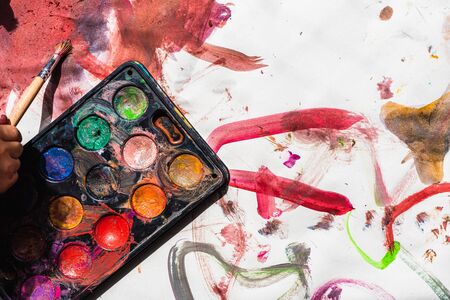 View from above of some watercolors scattered on a work table.の写真素材