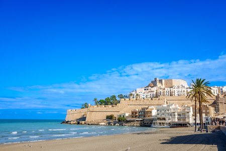 View of the city of PeÃ±iscola next to the beach and the promenade on a sunny summer day of tourism.のeditorial素材