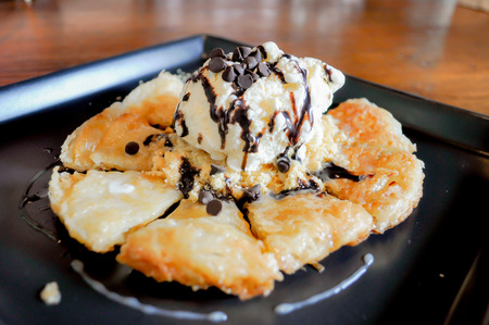 roti and ice cream recipe on the tableの写真素材